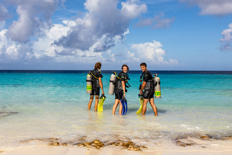 shore diving bonaire